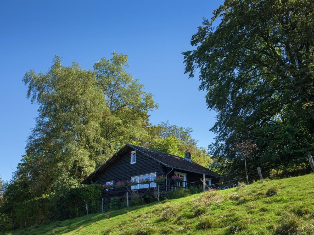 Open Wooden Chalet Built Against A Hill Francorchamps Dış mekan fotoğraf