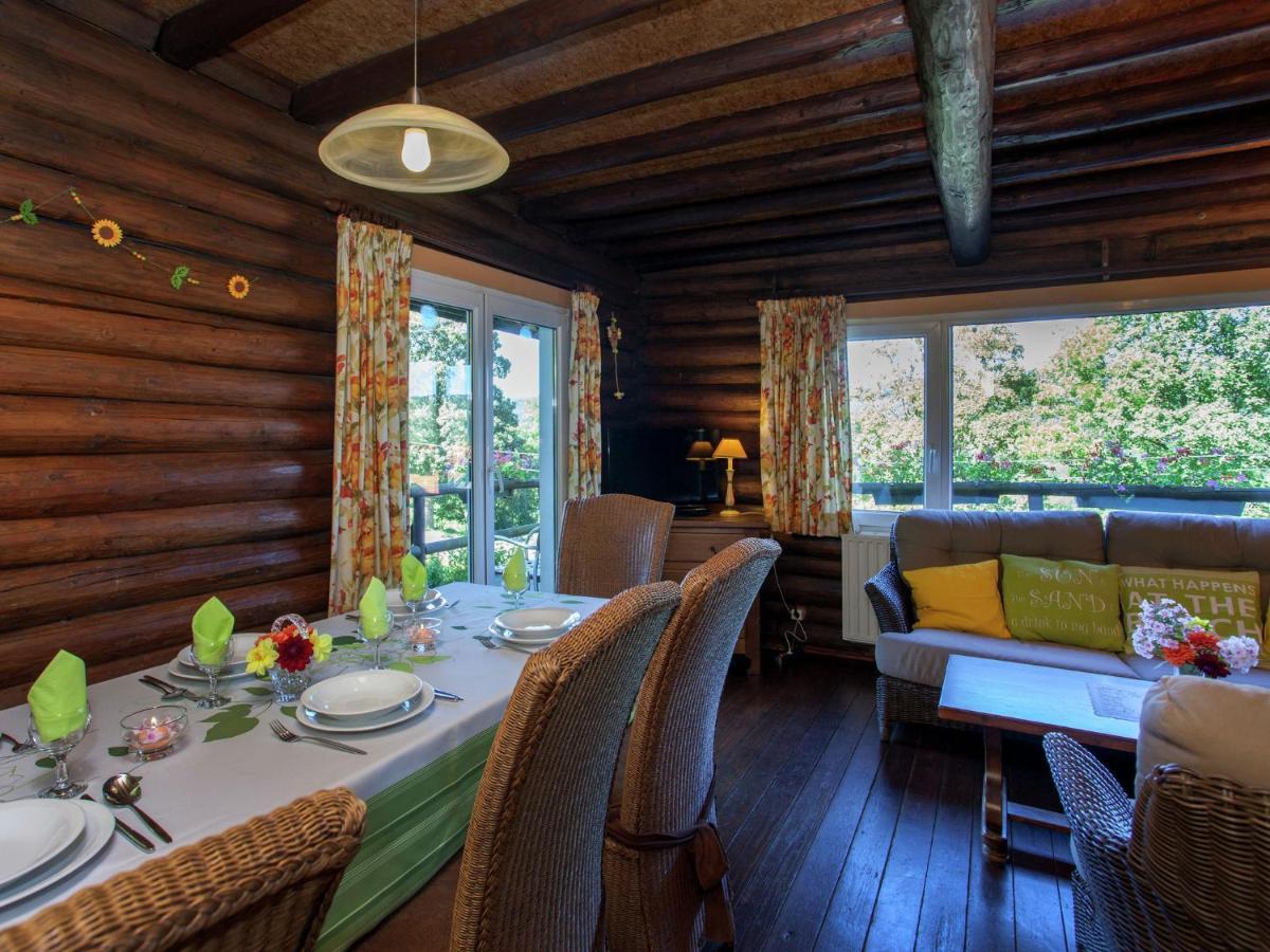 Open Wooden Chalet Built Against A Hill Francorchamps Dış mekan fotoğraf