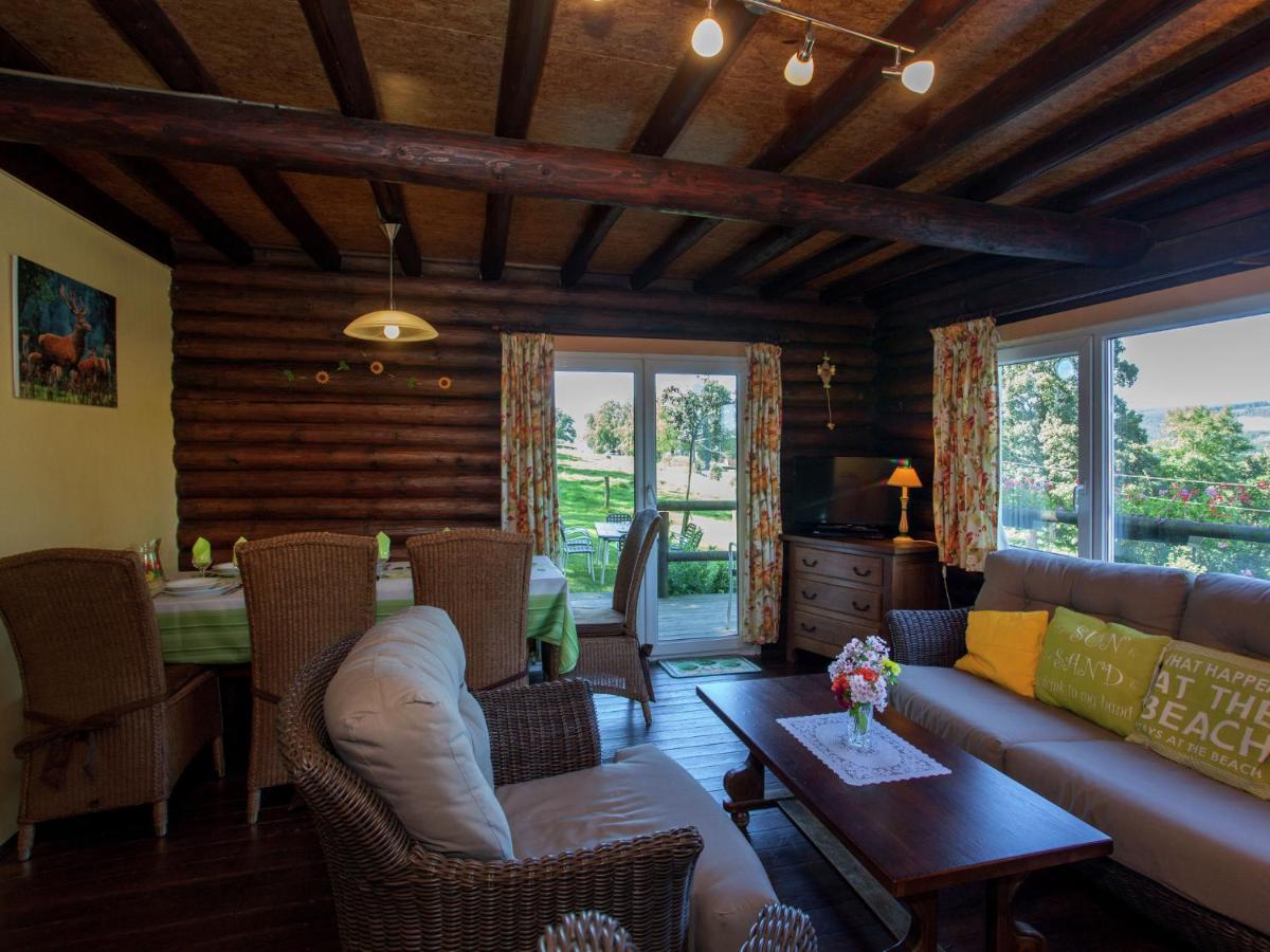 Open Wooden Chalet Built Against A Hill Francorchamps Dış mekan fotoğraf