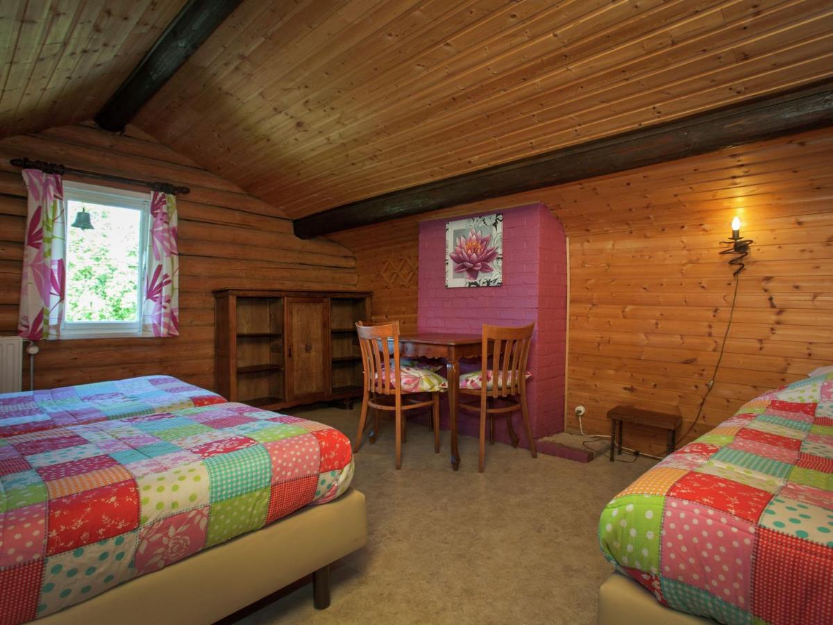Open Wooden Chalet Built Against A Hill Francorchamps Dış mekan fotoğraf
