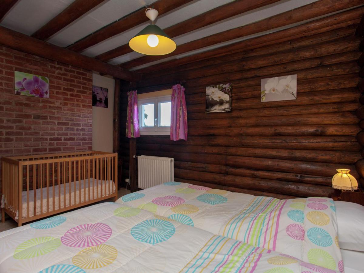Open Wooden Chalet Built Against A Hill Francorchamps Dış mekan fotoğraf