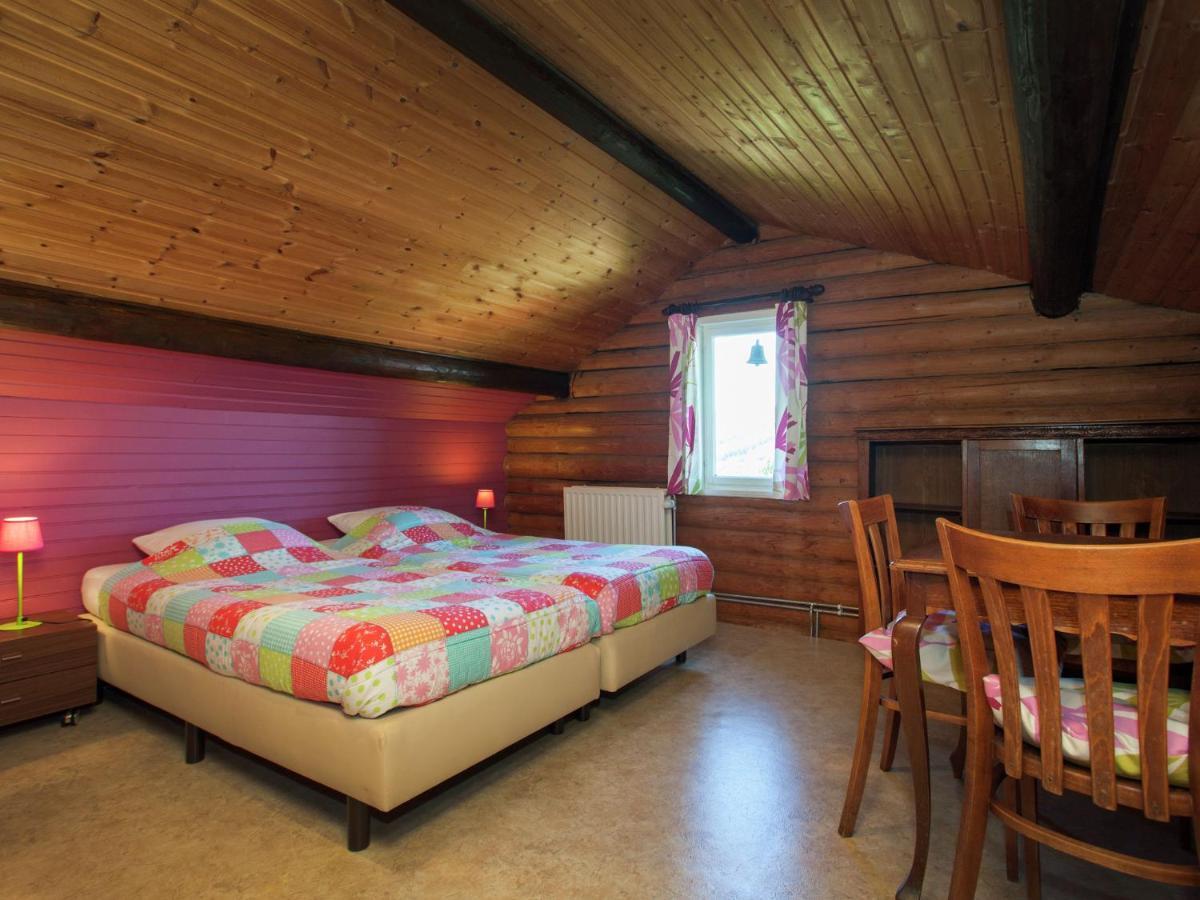 Open Wooden Chalet Built Against A Hill Francorchamps Dış mekan fotoğraf