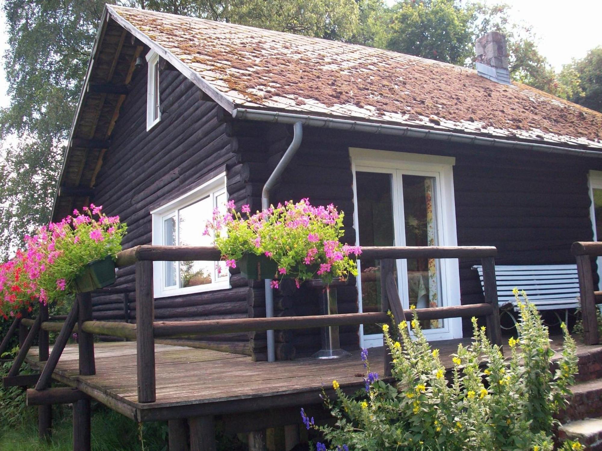 Open Wooden Chalet Built Against A Hill Francorchamps Dış mekan fotoğraf